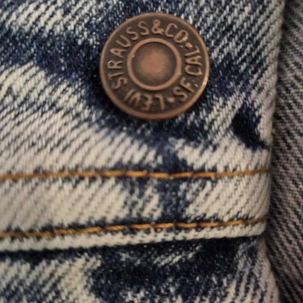 📣 Vintage 90s Levi Red Tag Acid Wash Denim Blue 🤠  Jean Jacket 🧥 Size Small - Picture 4 of 8